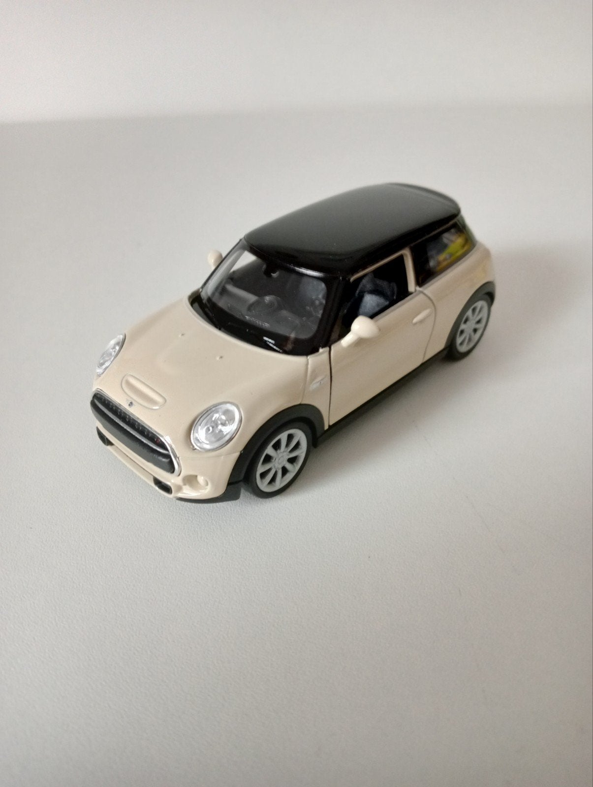 Mini Cooper S modelauto - Crème met zwart dak nieuw., Ophalen of Verzenden, Nieuw, Auto, Overige merken
