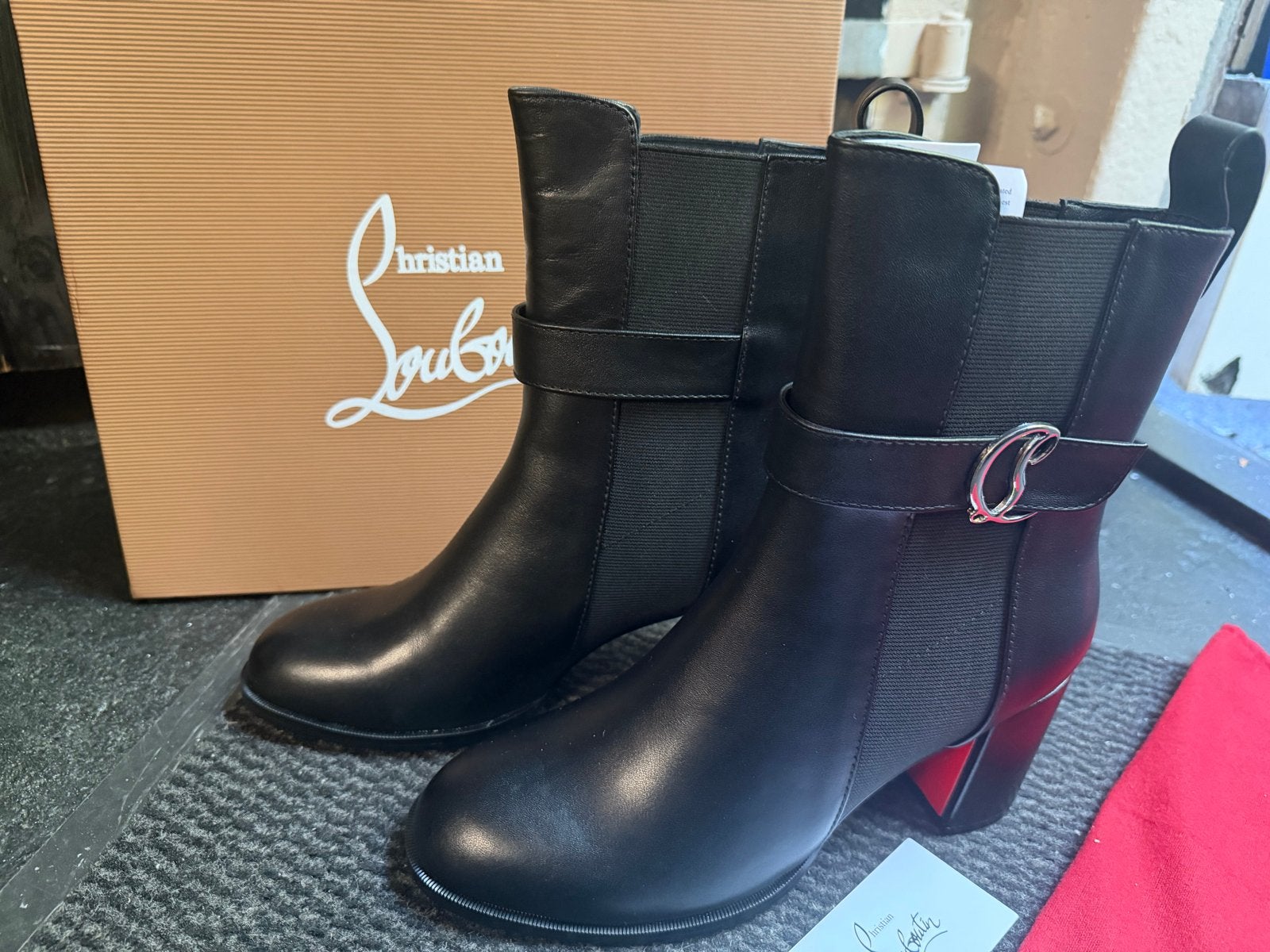 Christian Louboutin Zwarte Leren Enkellaarzen Maat 40, Zwart, Lage of Enkellaarzen, Nieuw, Ophalen of Verzenden