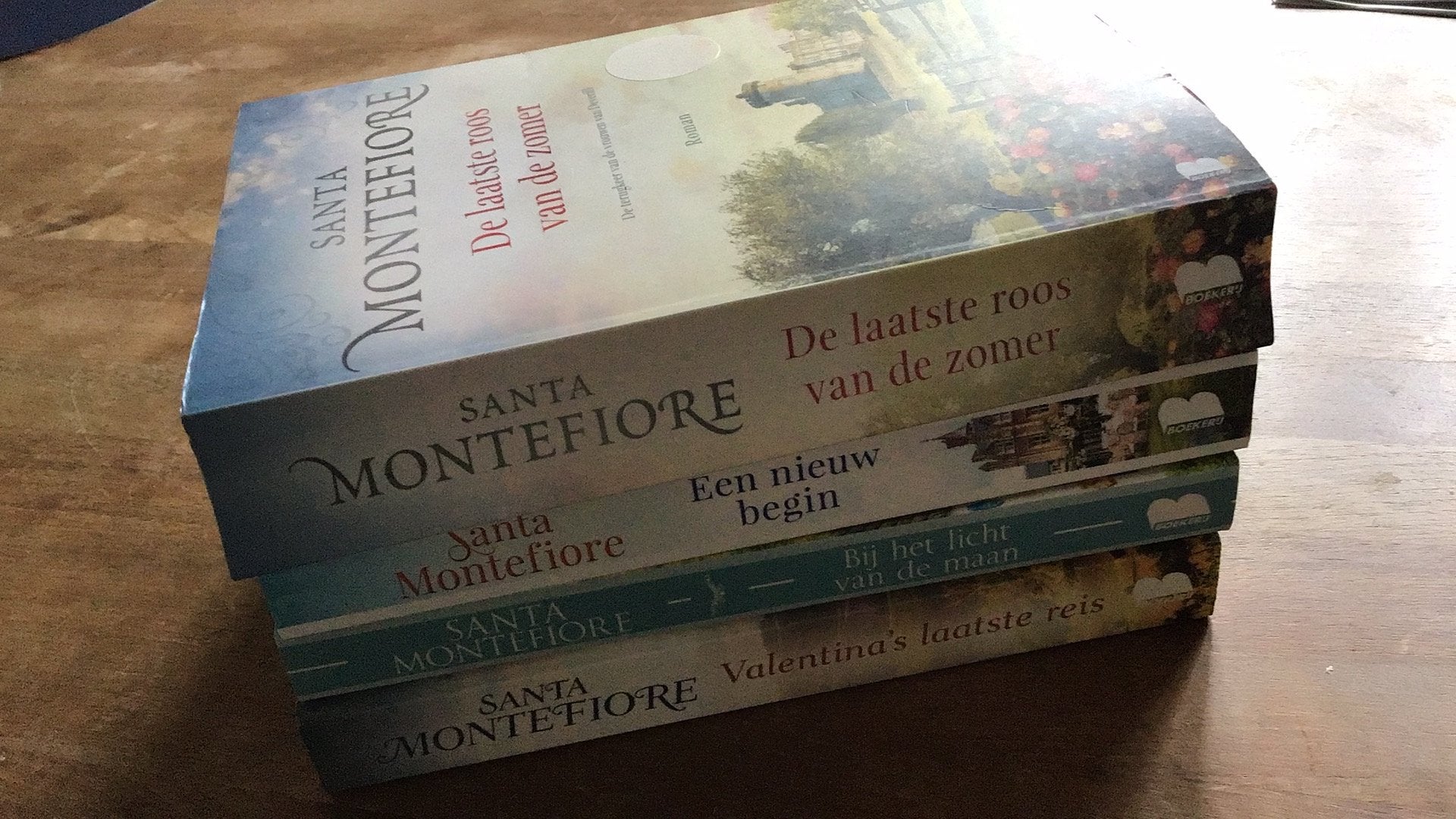 Vier boeken van Santa Montefiore - Romans, Boeken, Romans, Ophalen of Verzenden, Gelezen