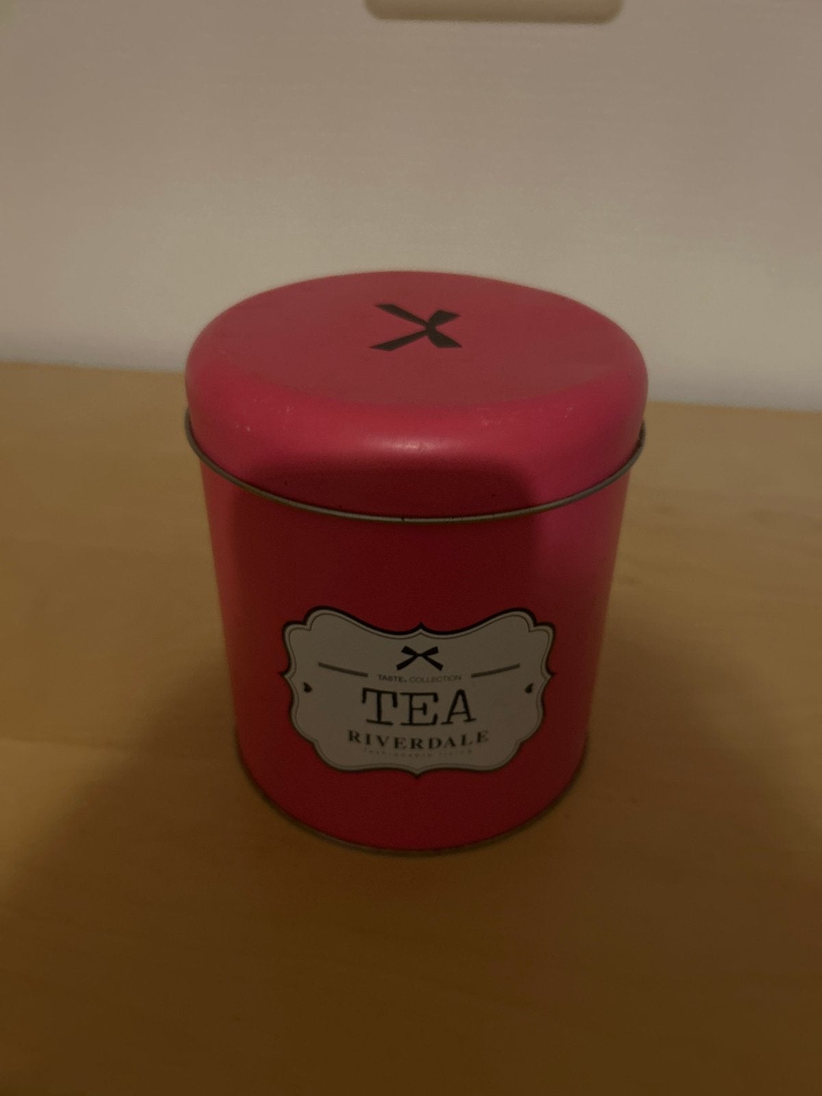 Riverdale Tea Blik - Roze Metalen Theeblik, Huis en Inrichting, Woonaccessoires | Overige, Gebruikt, Metaal, Roze, Ophalen