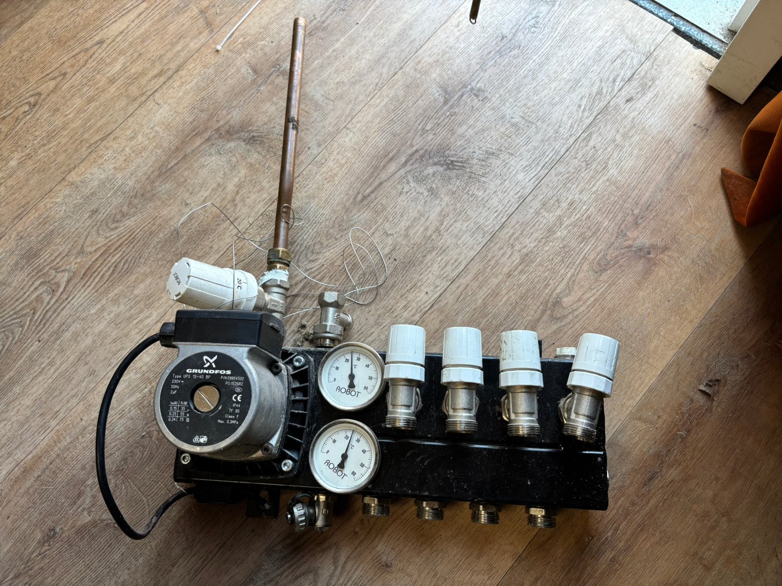 Grundfos 4-groeps vloerverwarming verdeler, Ophalen, Gebruikt, Minder dan 30 cm, Overige typen