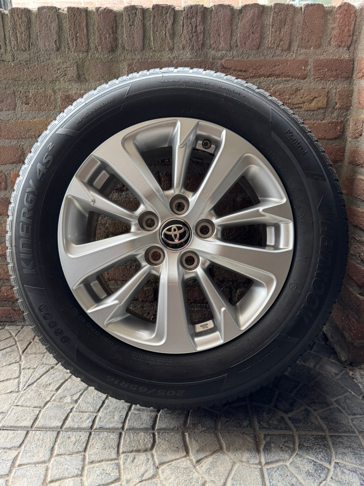 Toyota auto banden, Ophalen, 17 inch, 205 mm, All Season