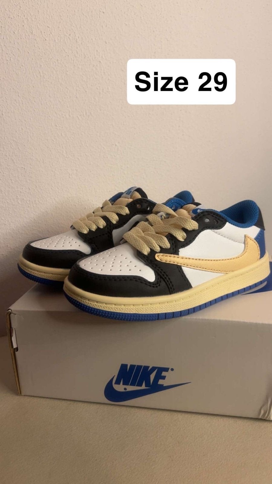 Leuke Travis Scott sneakers maat 29, Kinderen en Baby's, Ophalen of Verzenden, Gebruikt, Jongen of Meisje, Sportschoenen