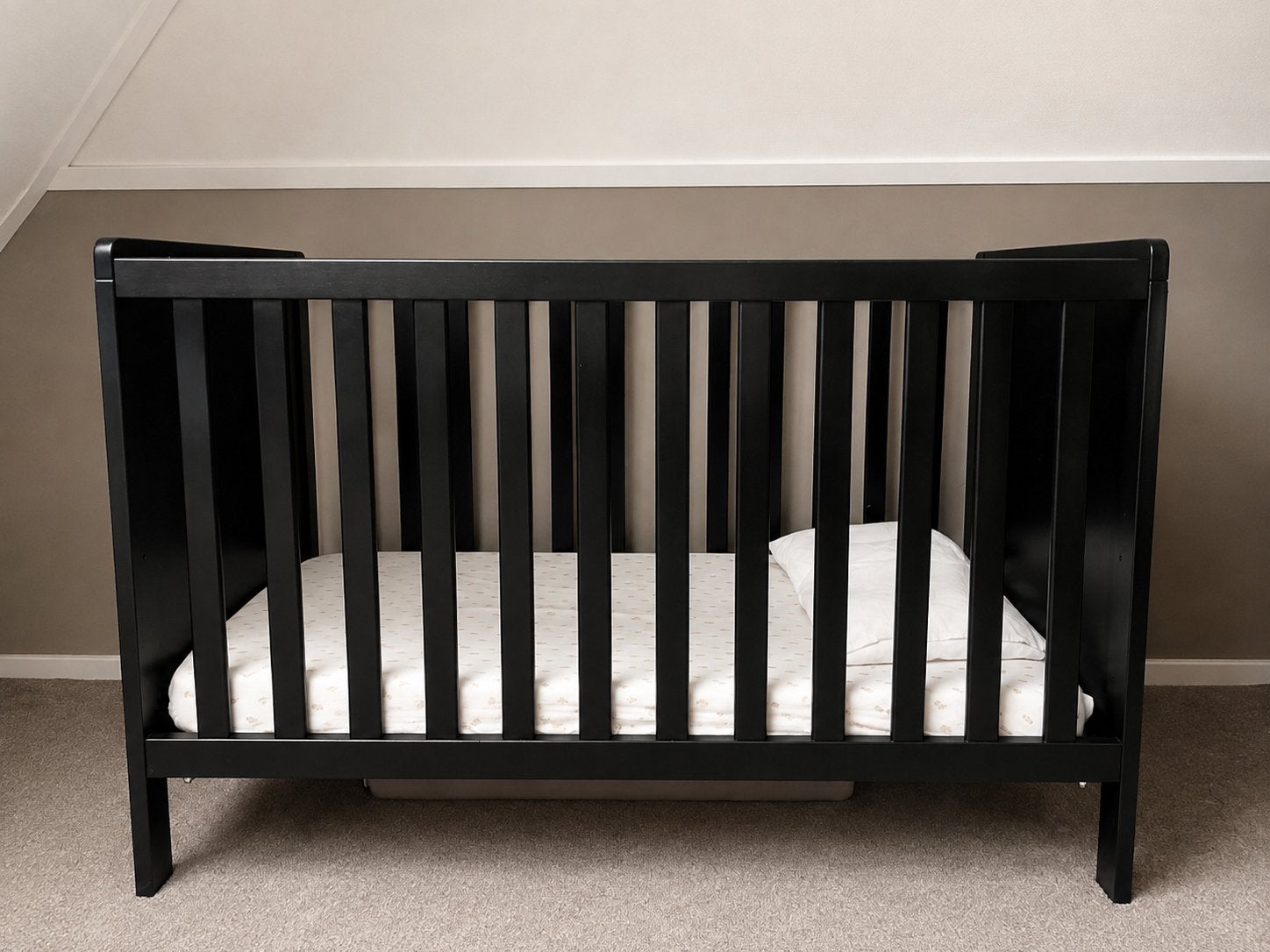 Ledikant - Europe Baby Ralph II Babybed Zwart 60x120 cm, Ophalen, Gebruikt, Minder dan 140 cm, Minder dan 70 cm