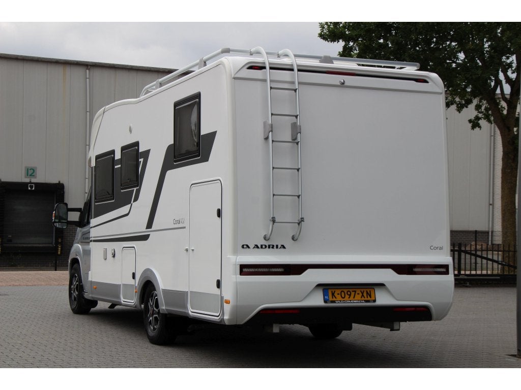 Adria Coral Plus 670 SL - 160PK AUT - ENKELE BEDDEN - 4400KG, Ringverwarming, Fiat, Tot en met 2, Bedrijf