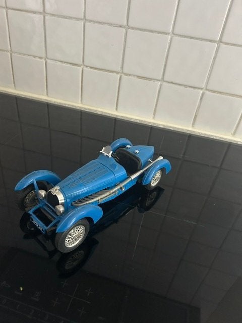 Burago Bugatti Type 59 uit 1934 in schaal 1:18., Ophalen, Zo goed als nieuw, Auto, Bburago