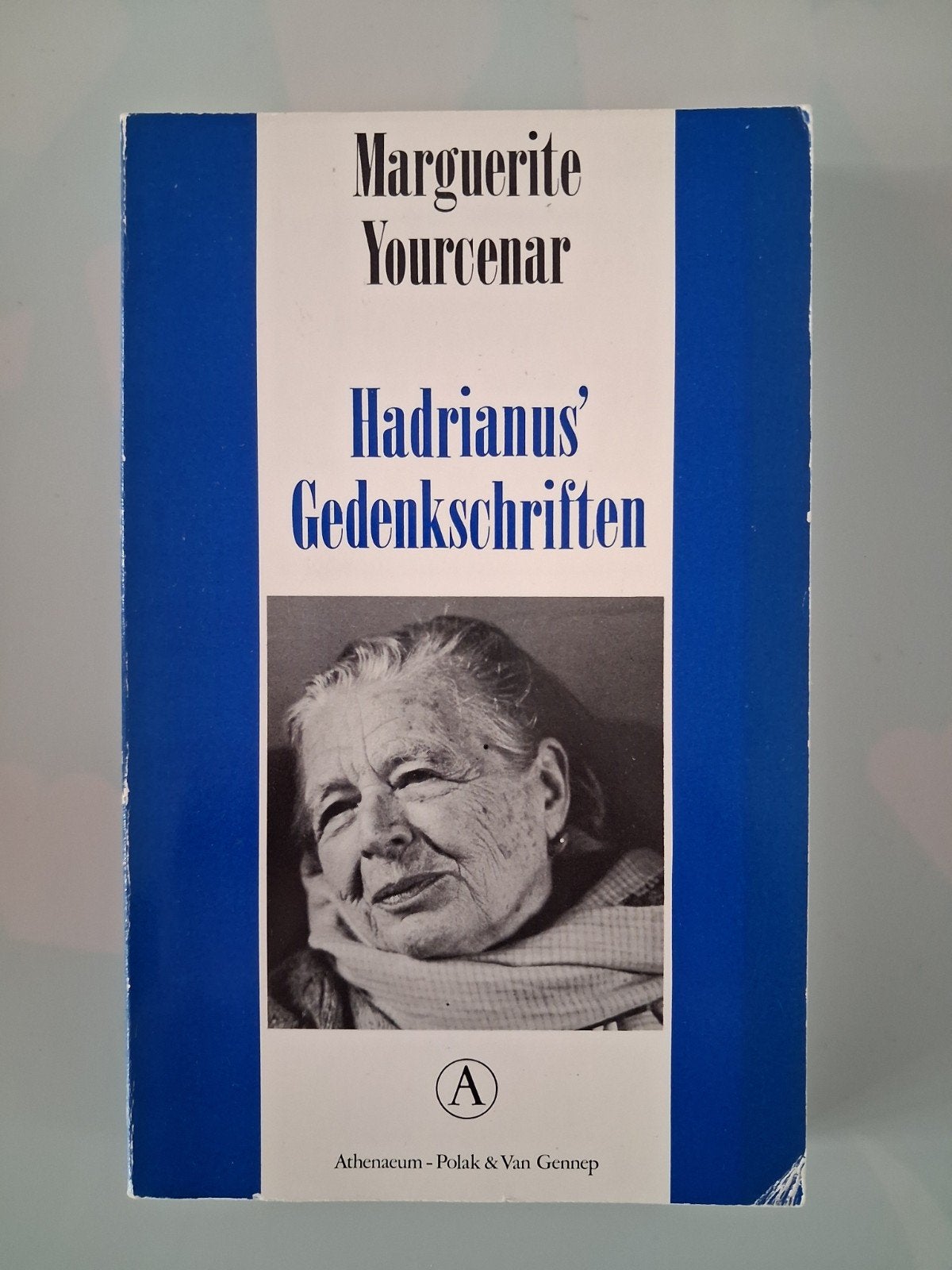 Hadrianus' Gedenkschriften - Marguerite Yourcenar, Boeken, Ophalen of Verzenden, Gelezen, Marguerite Yourcenar, Europa overig