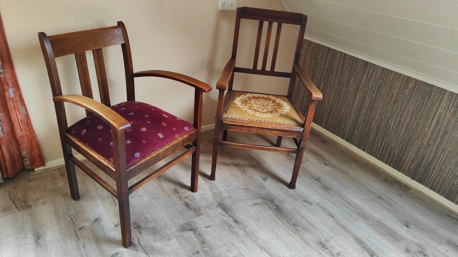 Set van 2 antieke houten stoelen met stoffen bekleding, Ophalen