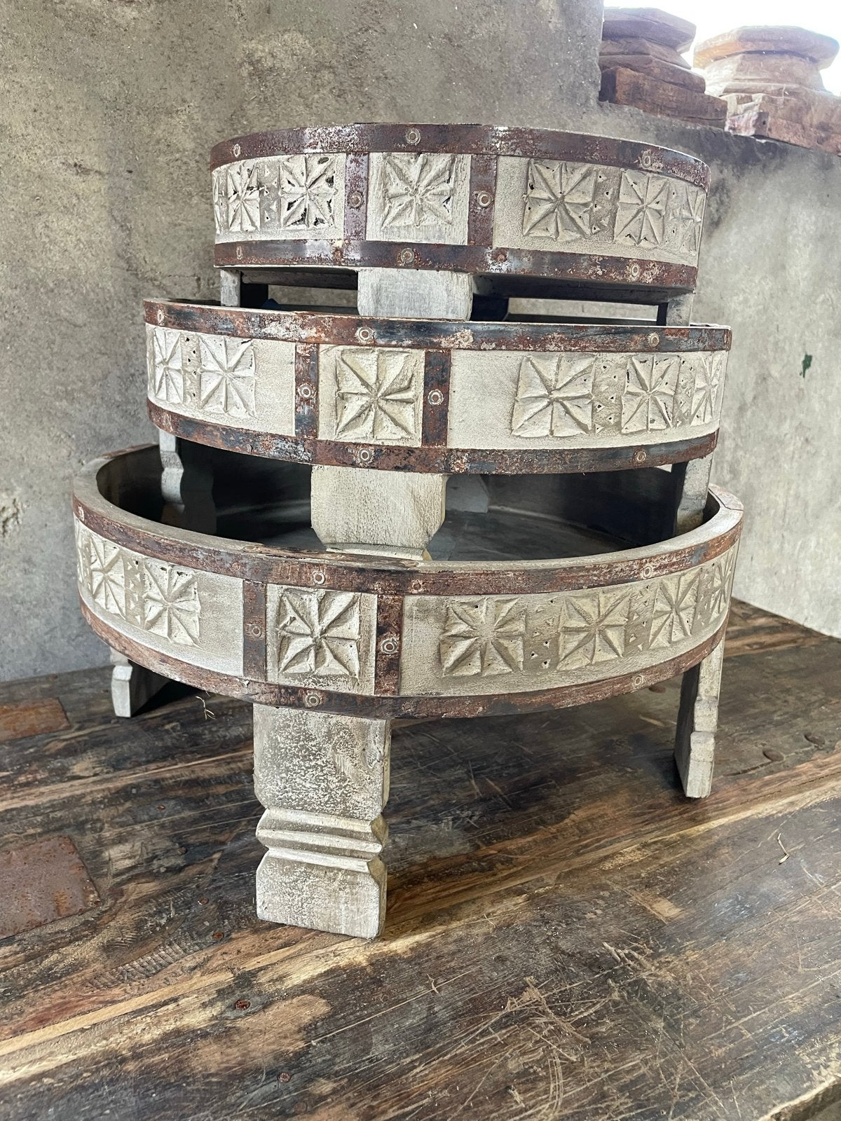Set van 3 Chakki tafels uit India - Landelijke decoratie, Hout, Gebruikt, Ophalen of Verzenden, Landelijk