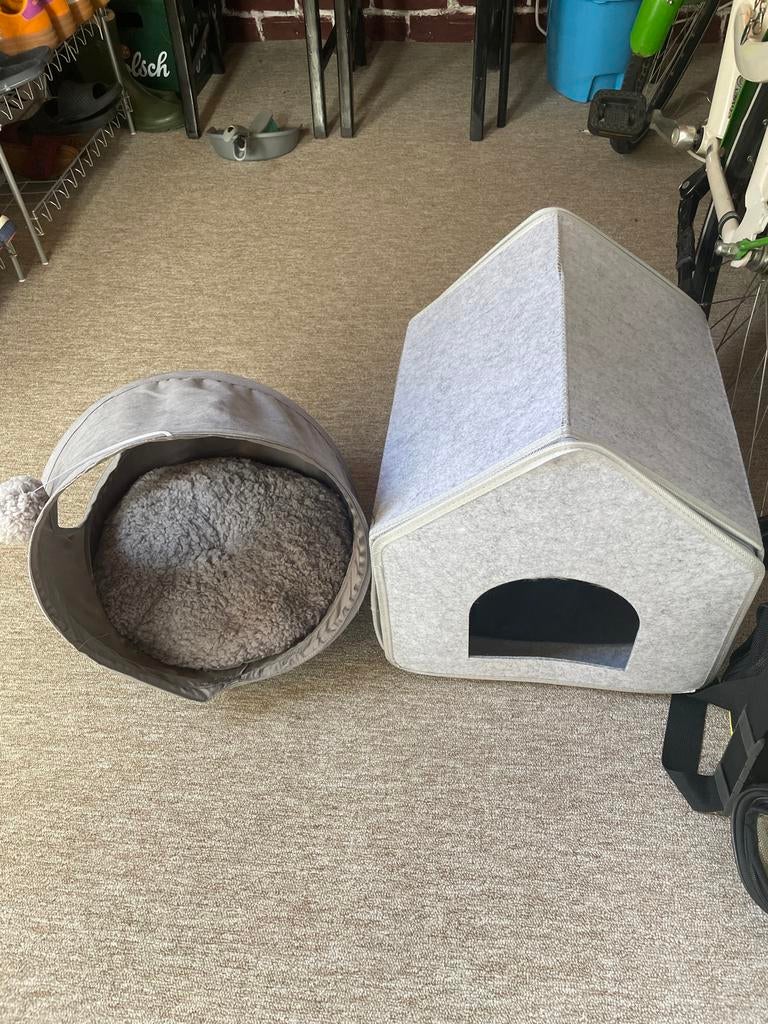 Kattenbed twee stuks, Dieren en Toebehoren, Ophalen of Verzenden, Zo goed als nieuw