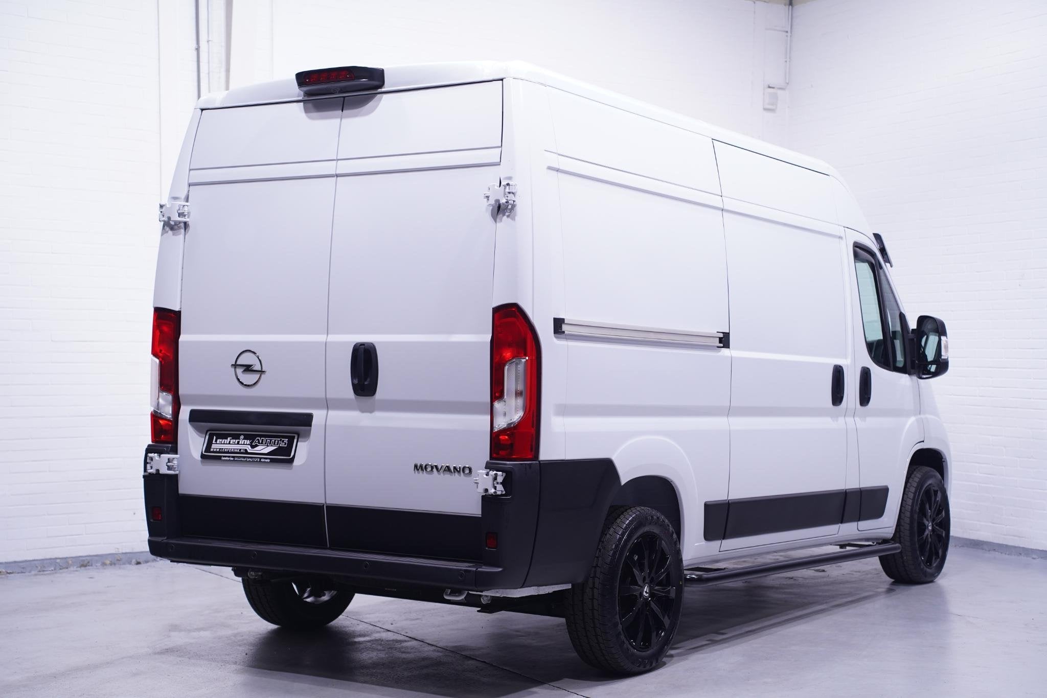 Foto 4 van Opel Movano 2.2D 140 pk L2H2 White&Black Edition Navi 18" LM
