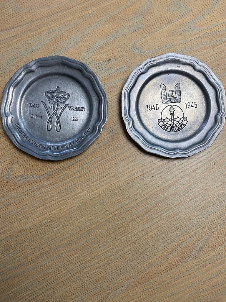 2 tinnen herinneringsbordjes WOII, Ophalen of Verzenden