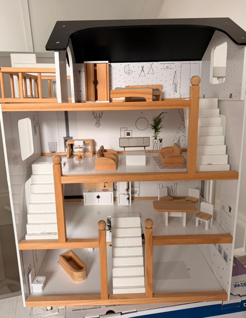 Poppenhuis van Petite Amelie, Ophalen, Gebruikt, Poppenhuis