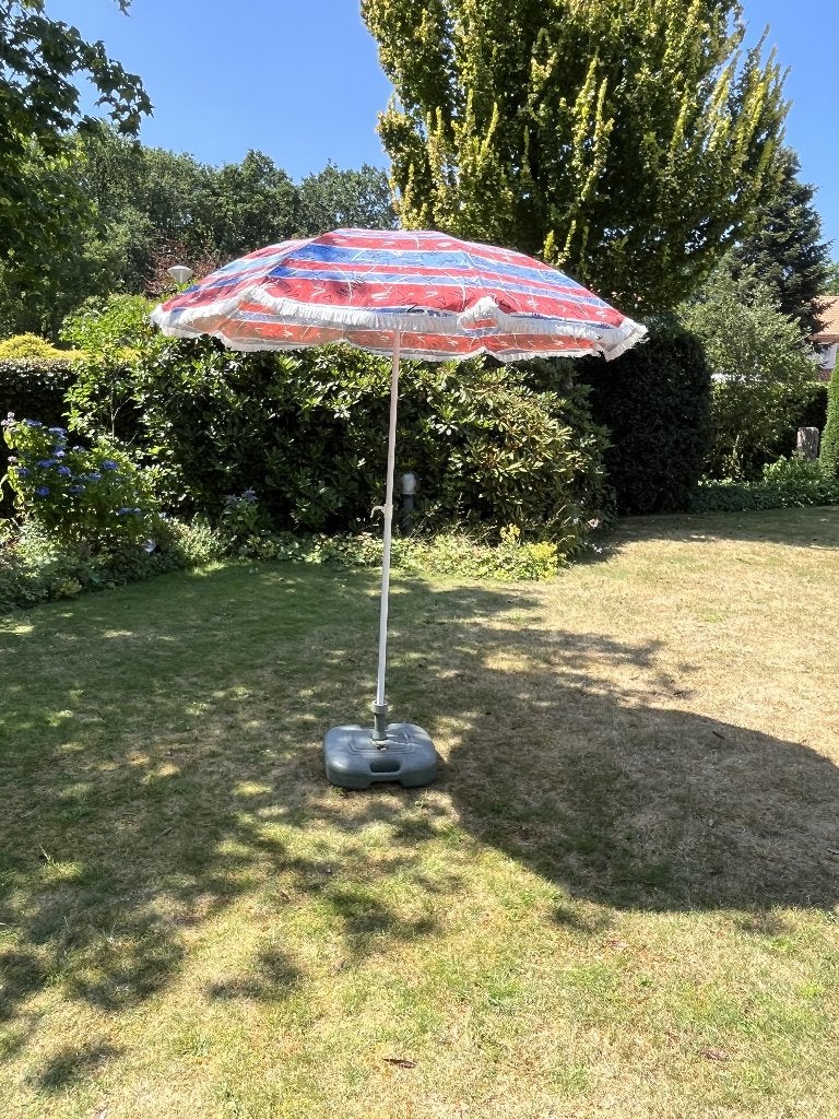 Kleine licht parasol voor tuin, strand of balkon, Tuin en Terras, Parasols, Ophalen, Verstelbaar, Zo goed als nieuw, 1 tot 2 meter