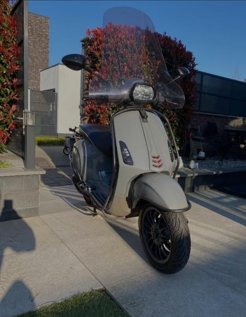 Unieke Vespa Sprint 4V Sport–Nardo Grey–Full Black Edition, Ophalen, Gebruikt, Maximaal 45 km/u, Vespa S
