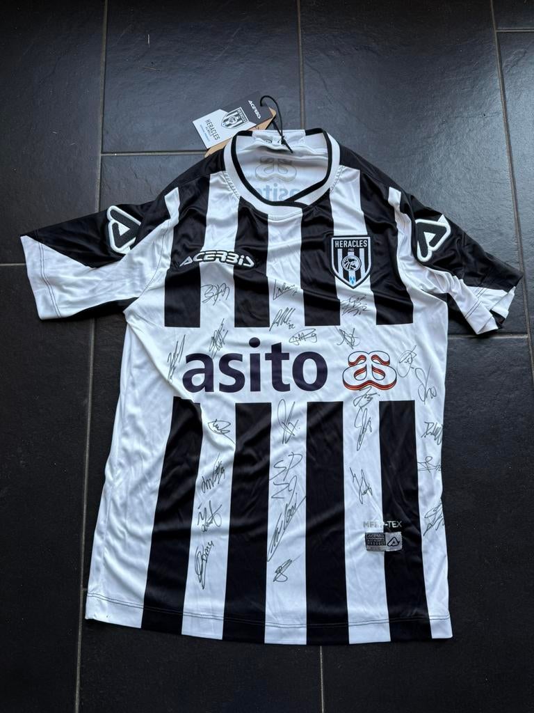 Nieuw gesigneerd Heracles Almelo shirt, seizoen 24/25., Ophalen of Verzenden, Nieuw, Overige binnenlandse clubs, Shirt