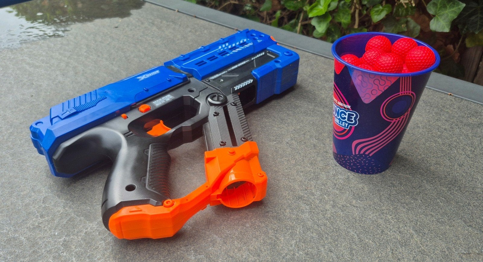 Nerf pistool met balletjes - houder defect, schiet nog, Ophalen of Verzenden, Gebruikt, Jongen of Meisje