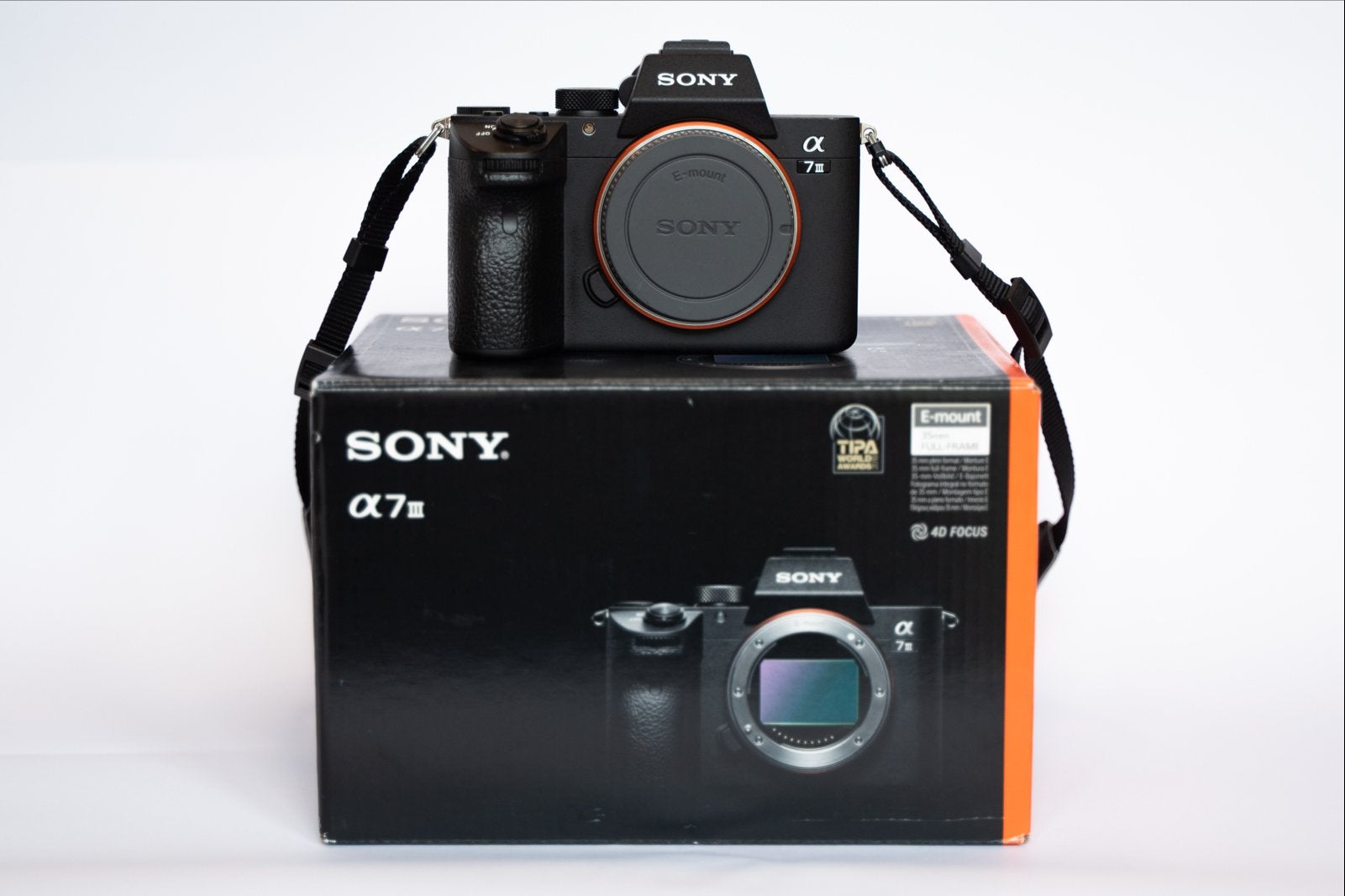 Sony A7 III met/zonder Tamron 28-75mm F/2.8 Di III RXD lens, Beeldstabilisatie, Ophalen of Verzenden, Zo goed als nieuw, 4 t/m 7 keer