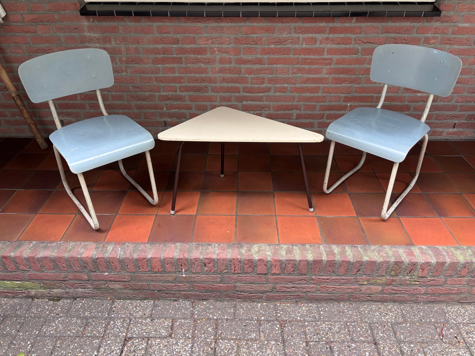 Vintage stoelen en driehoekig tafeltje, Ophalen