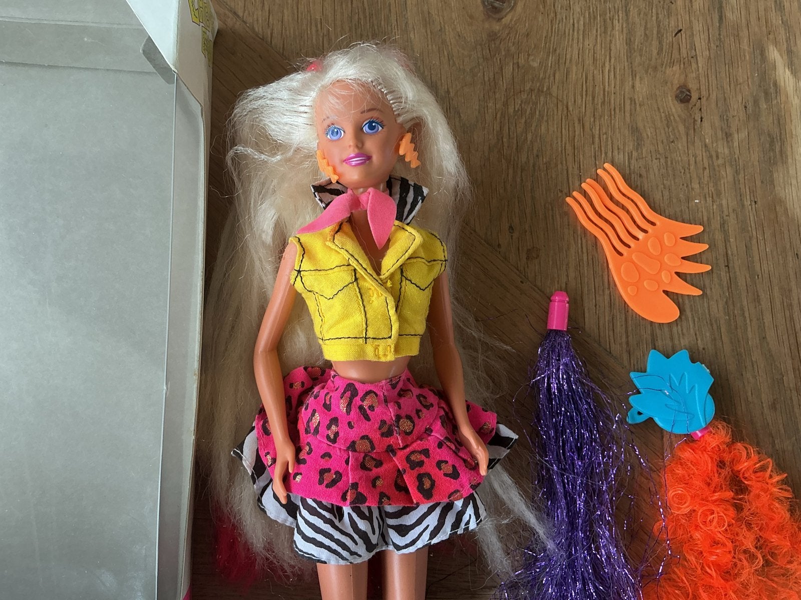 Sindy Wild Hair pop uit 1993 met originele doos, Ophalen of Verzenden, Gebruikt, Overige typen