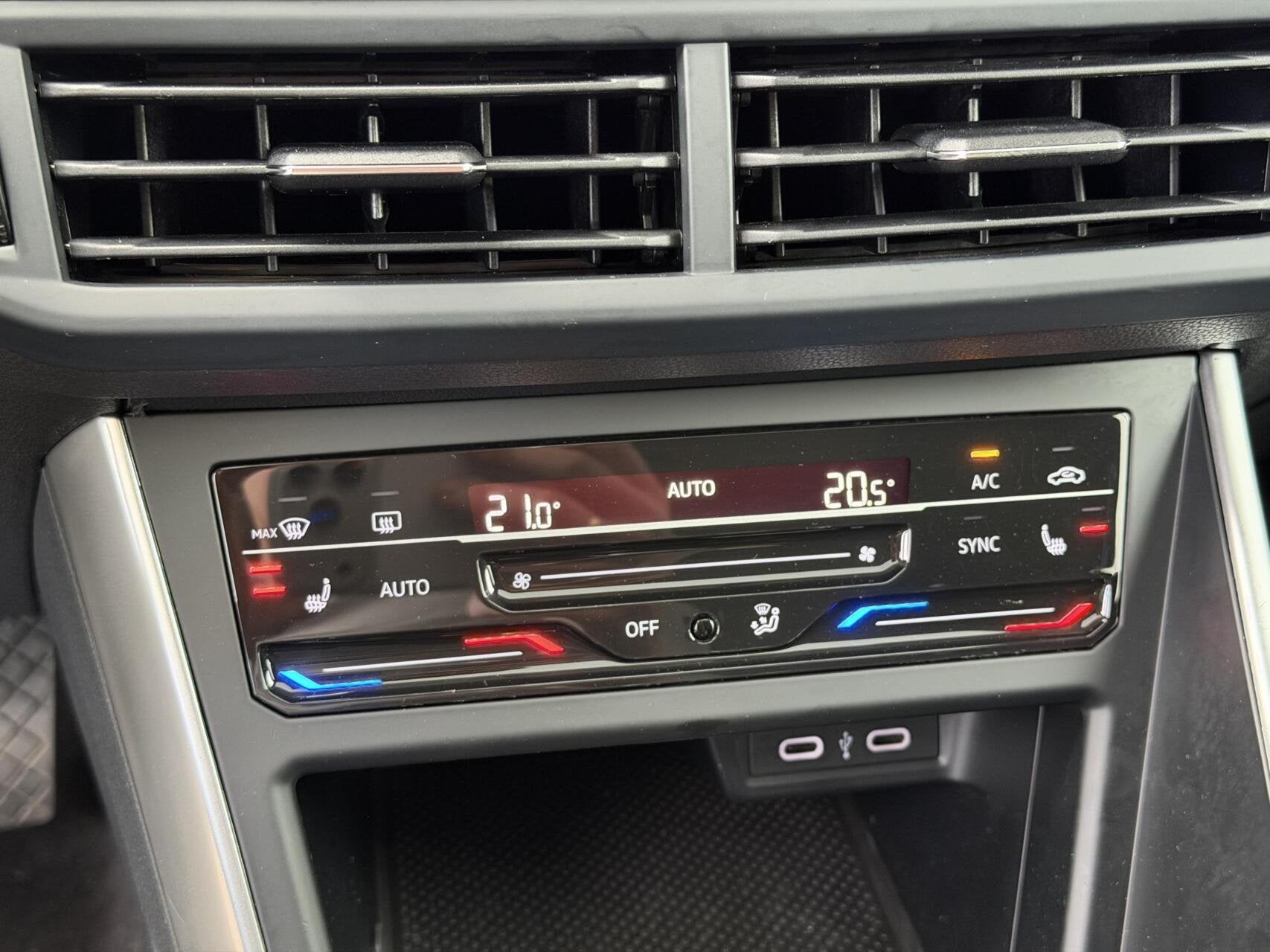 Foto 24 van Volkswagen Polo 1.0 TSI Style | PANORAMADAK | CAMERA