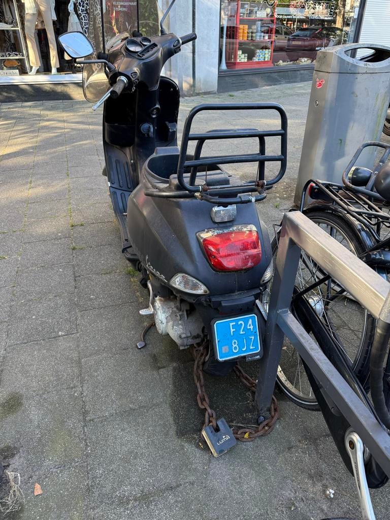 Vespa scooter 2012, Fietsen en Brommers, Scooters | Vespa, Ophalen, Gebruikt, Benzine, Overige modellen