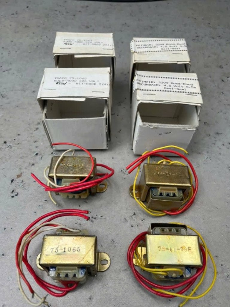4 kleine trafo 220v/0,5A, T, Nieuw, T, Ophalen of Verzenden