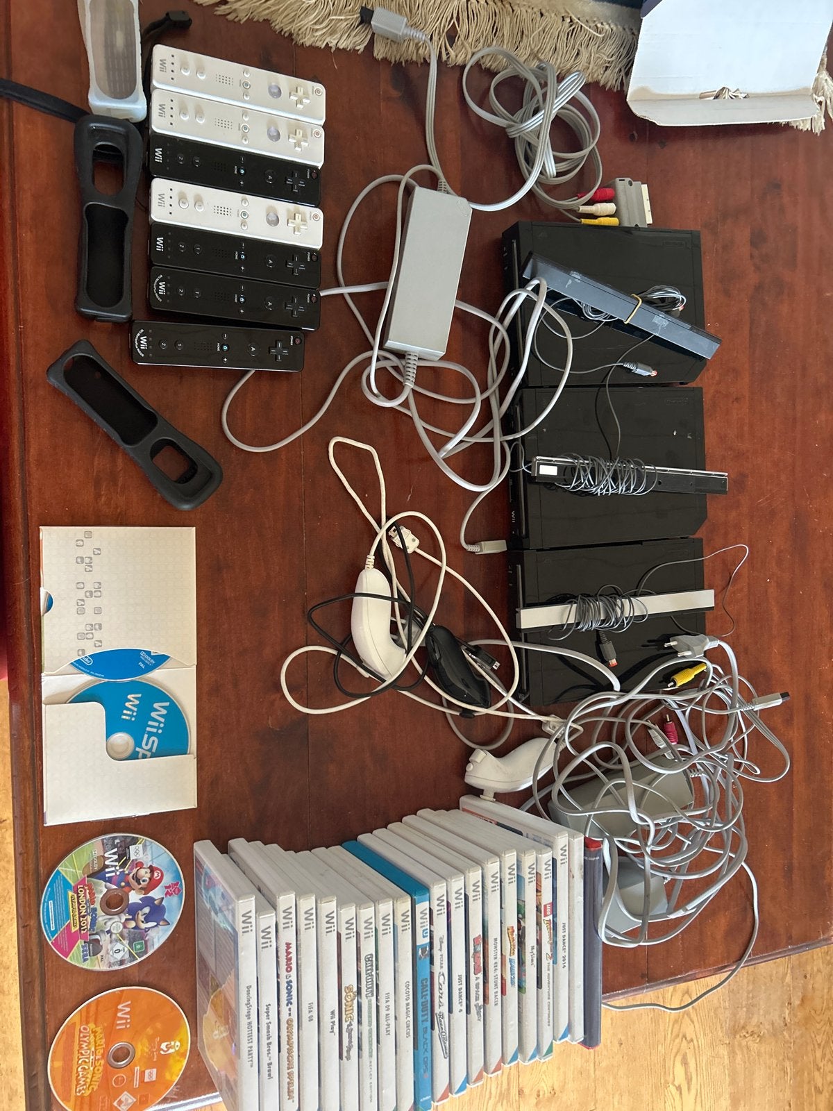 Grote Wii Partij: 3 Consoles, 24 Games, 8 Controllers, Ophalen of Verzenden, Gebruikt, Met 3 controllers of meer, Met games