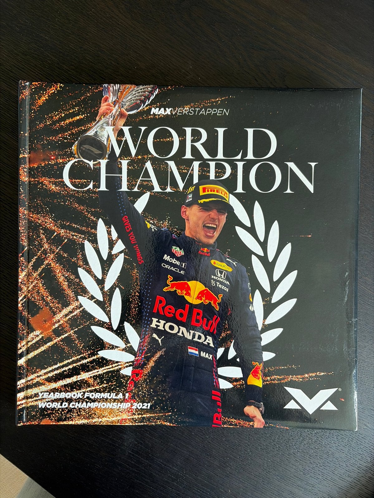 Max Verstappen World Champion 2021 Jaarboek Formule 1, Ophalen of Verzenden, Zo goed als nieuw, Overige sporten