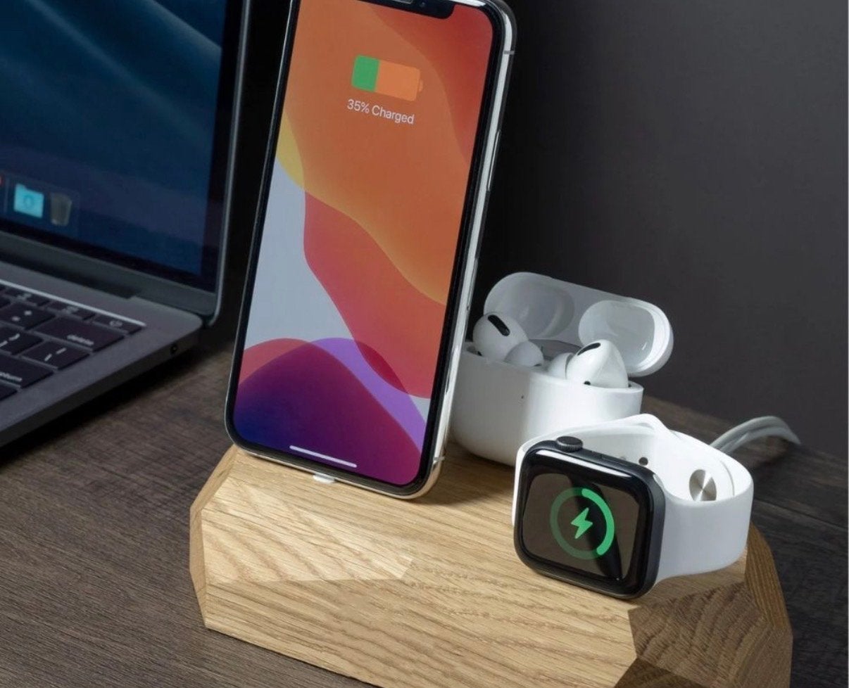 Oakywood triple oplaaddock voor iPhone, Apple Watch, AirPods, USB-C, Draadloze oplader, Zo goed als nieuw, Apple