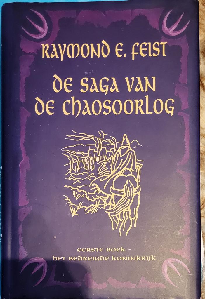 saga van de chaosoorlog deel 1 hardkaft, Boeken, Fantasy, Ophalen of Verzenden, Gelezen, Raymond E. Feist