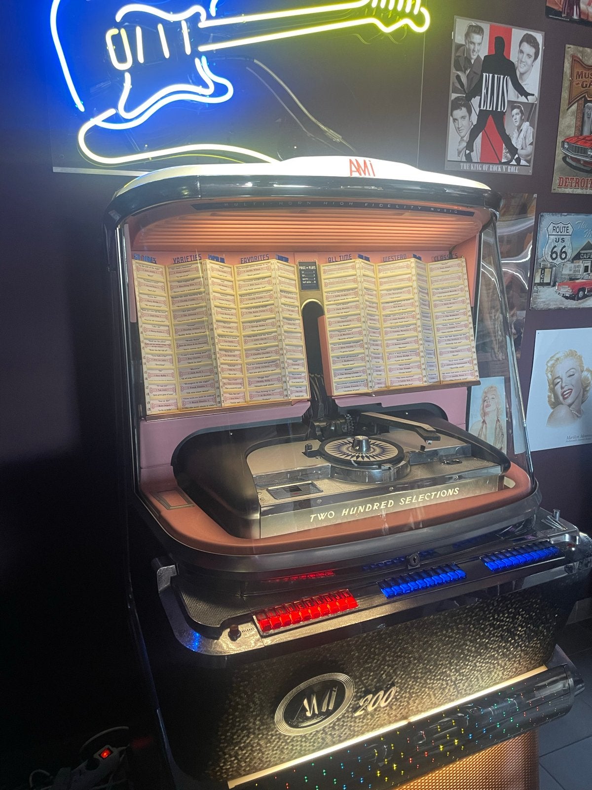 Gerestaureerde AMI 200 Jukebox - Als nieuw uit de jaren '50, Verzamelen, Automaten | Jukeboxen, Ophalen of Verzenden, Zo goed als nieuw
