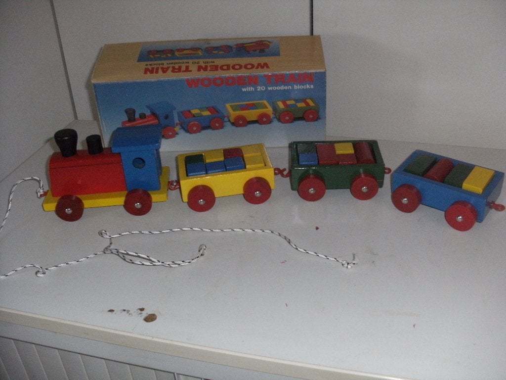 houten trein met blokken, Kinderen en Baby's, Speelgoed | Houten speelgoed, Ophalen of Verzenden, Zo goed als nieuw, Duw- of Trekspeelgoed