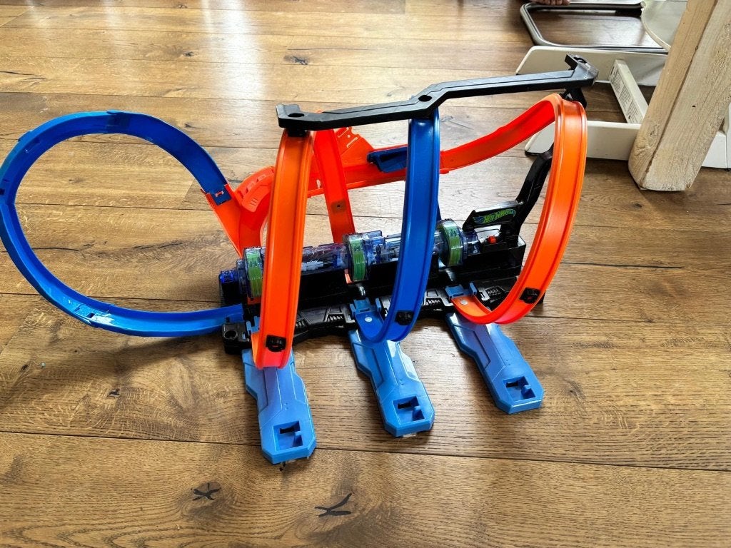 Hot weels action spiraal set, Kinderen en Baby's, Speelgoed | Racebanen, Ophalen, Hot Wheels, Met looping, Elektrisch