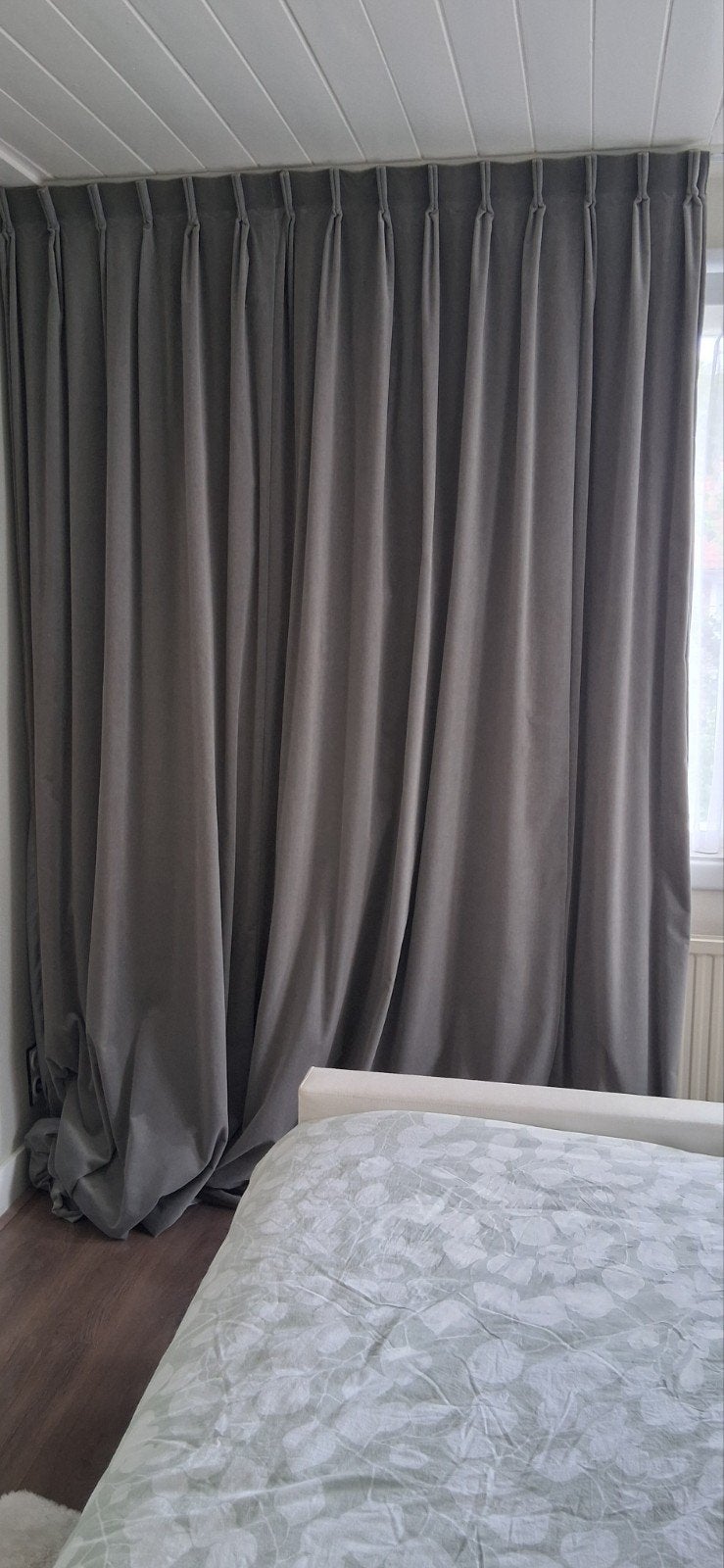 2 X HEMA velours,verduisterend 300cm br 281/260cm hoog, Huis en Inrichting, Stoffering | Gordijnen en Lamellen, Ophalen of Verzenden