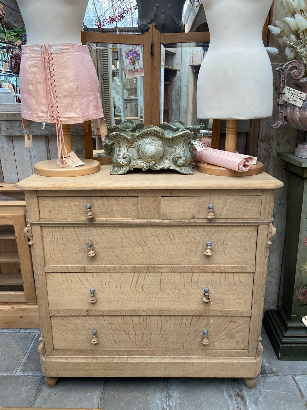 Stoere frans eiken kast commode ladekast