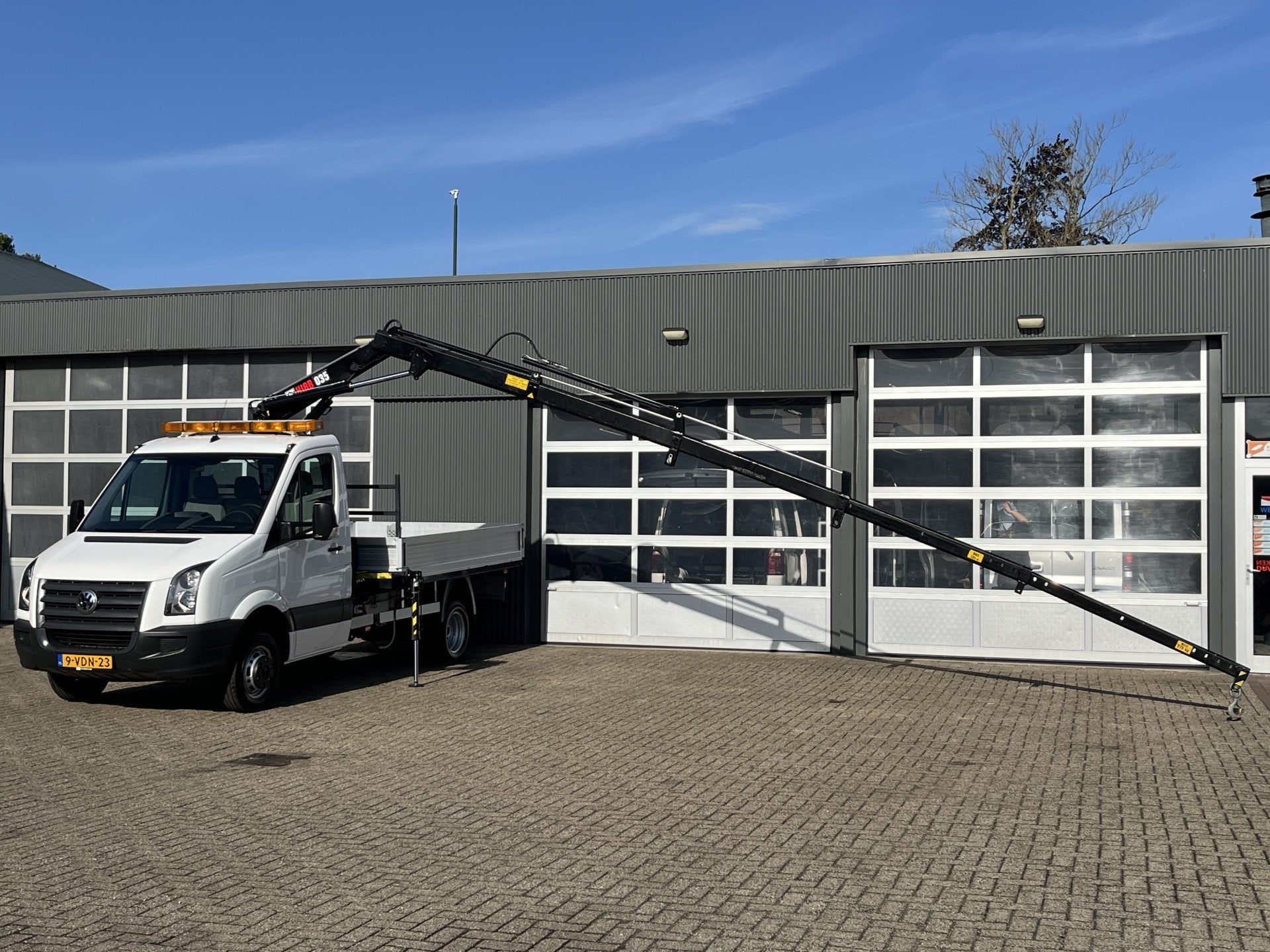 Volkswagen Crafter 35 2.5 TDI L2 HIAB 035 laadkraan Trekhaak, Euro 5, Gebruikt, Zwart, Volkswagen