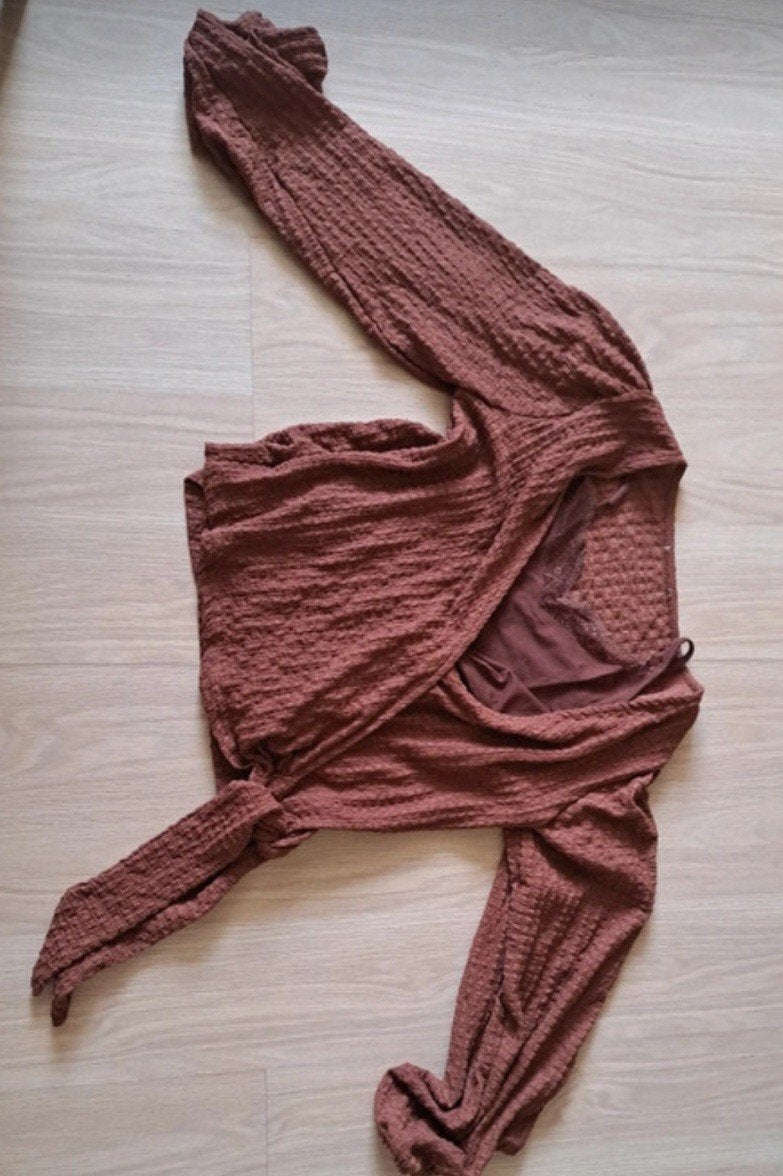 Bruine wikkel top maat M met gratis hemdje, Kleding | Dames, Ophalen of Verzenden