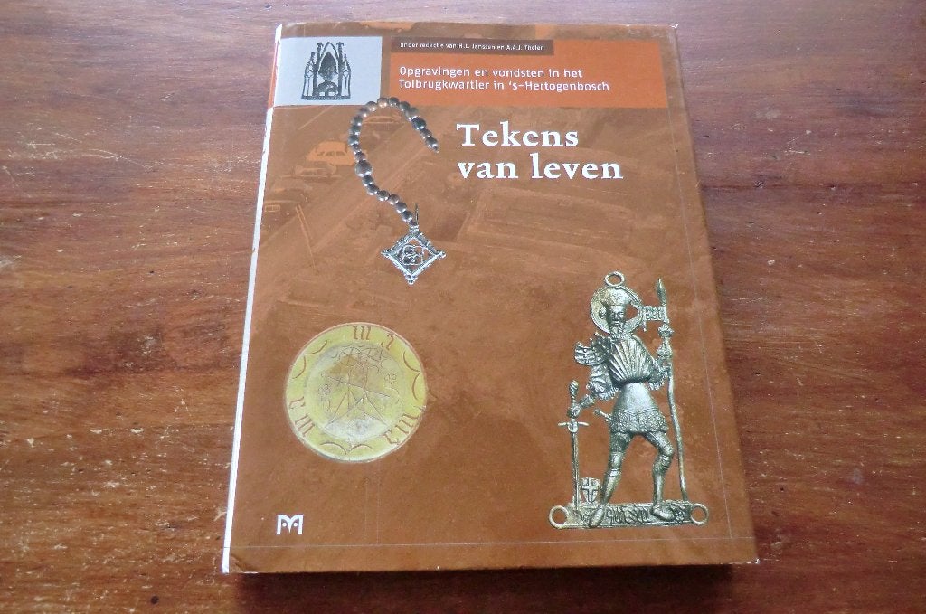 boek - Tolbrugkwartier - Tekens van leven / Den Bosch, Ophalen of Verzenden, Gelezen