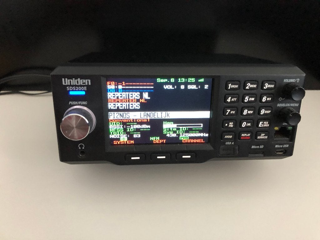 ZGAN UNIDEN SDS200E Scanner Complete Set, Telecommunicatie, Zenders en Ontvangers, Ophalen of Verzenden, Zo goed als nieuw, Ontvanger