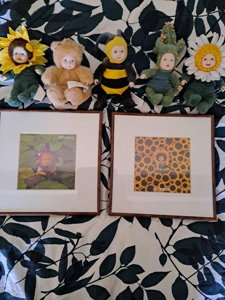 Anne Geddes Collectie: 5 Poppetjes en 2 Ingelijste Posters, Ophalen of Verzenden, Zo goed als nieuw, Pop
