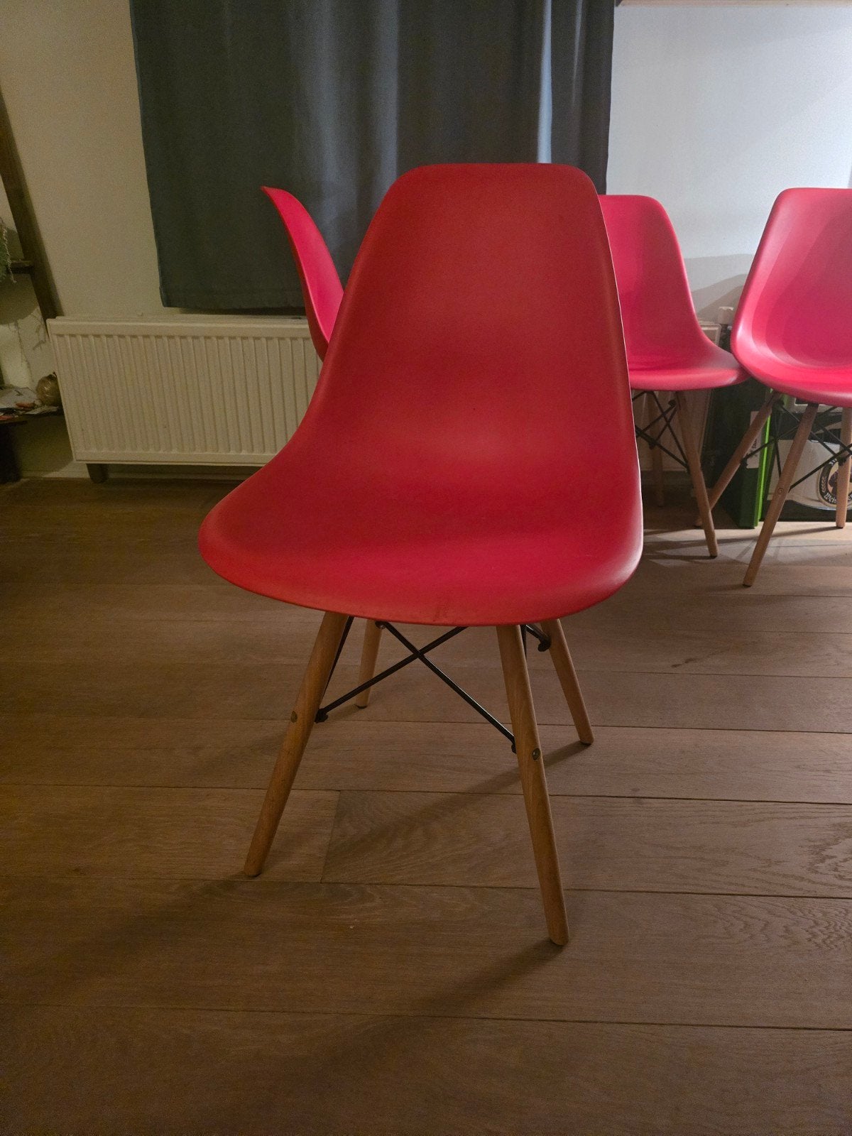 Kuipstoel rood met houten poten, 4 stuks, Huis en Inrichting, Stoelen, Ophalen, Rood, Hout, Vier