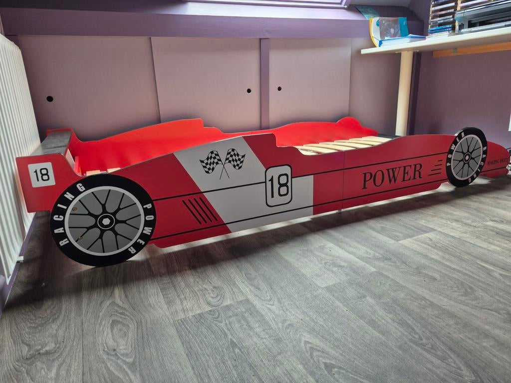 Formule 1 racebed voor kinderen - rood met racenummer 18, Ophalen, 70 tot 85 cm, Zo goed als nieuw, Lattenbodem