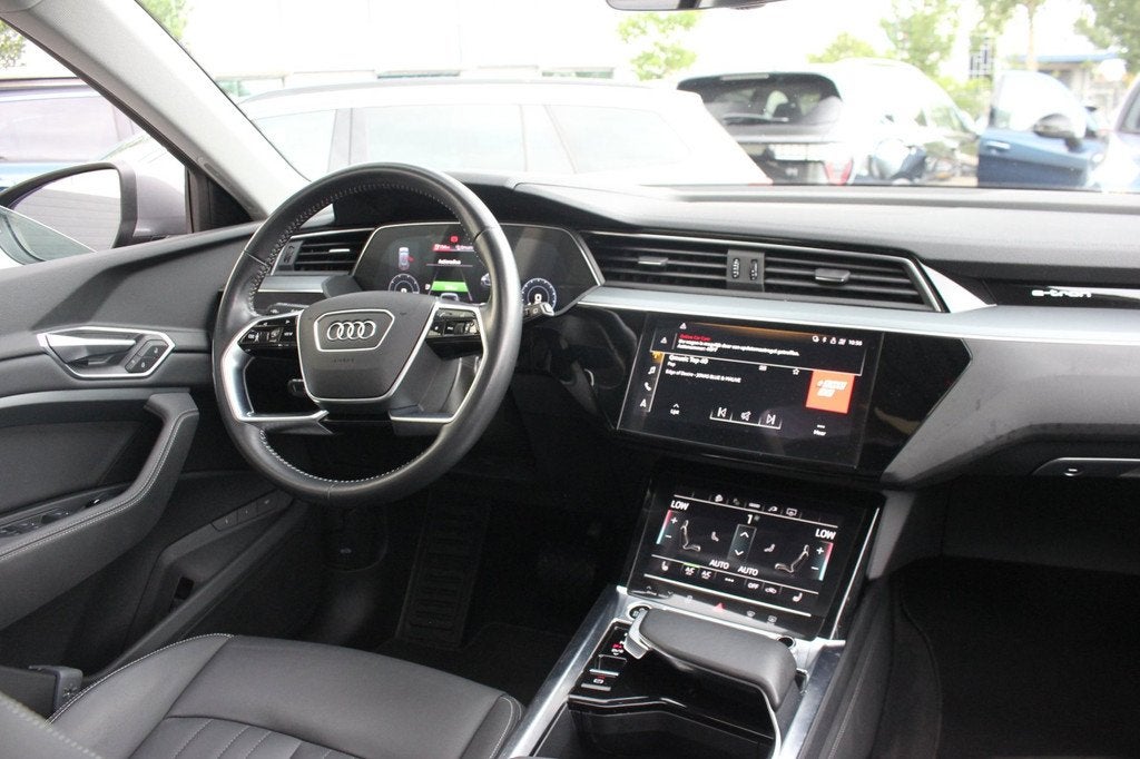 Audi E-tron 55 quattro Business edition Plus 95 kWh | Panora, Automaat, 131 €/maand, Zwart, 95 kWh