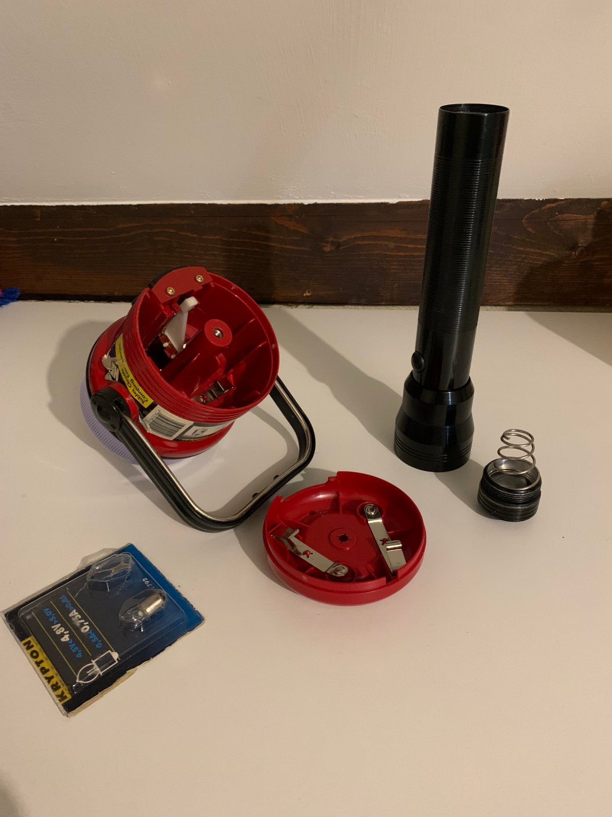 Kampeerlamp en zaklantaarn op batterijen, Ophalen, Gebruikt