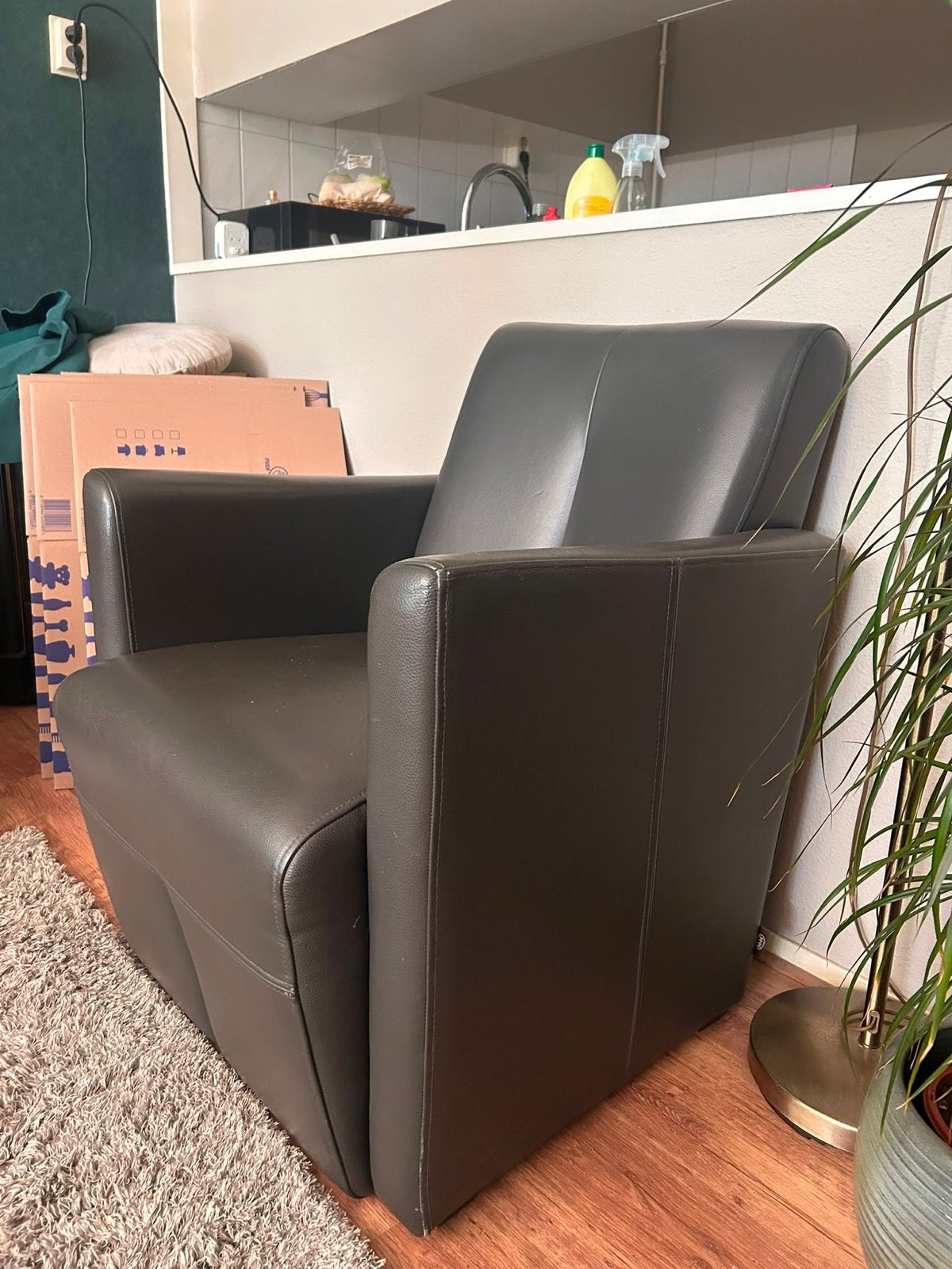 Comfortabele donkergrijze fauteuil, Huis en Inrichting, Ophalen, Gebruikt, Leer, 75 tot 100 cm