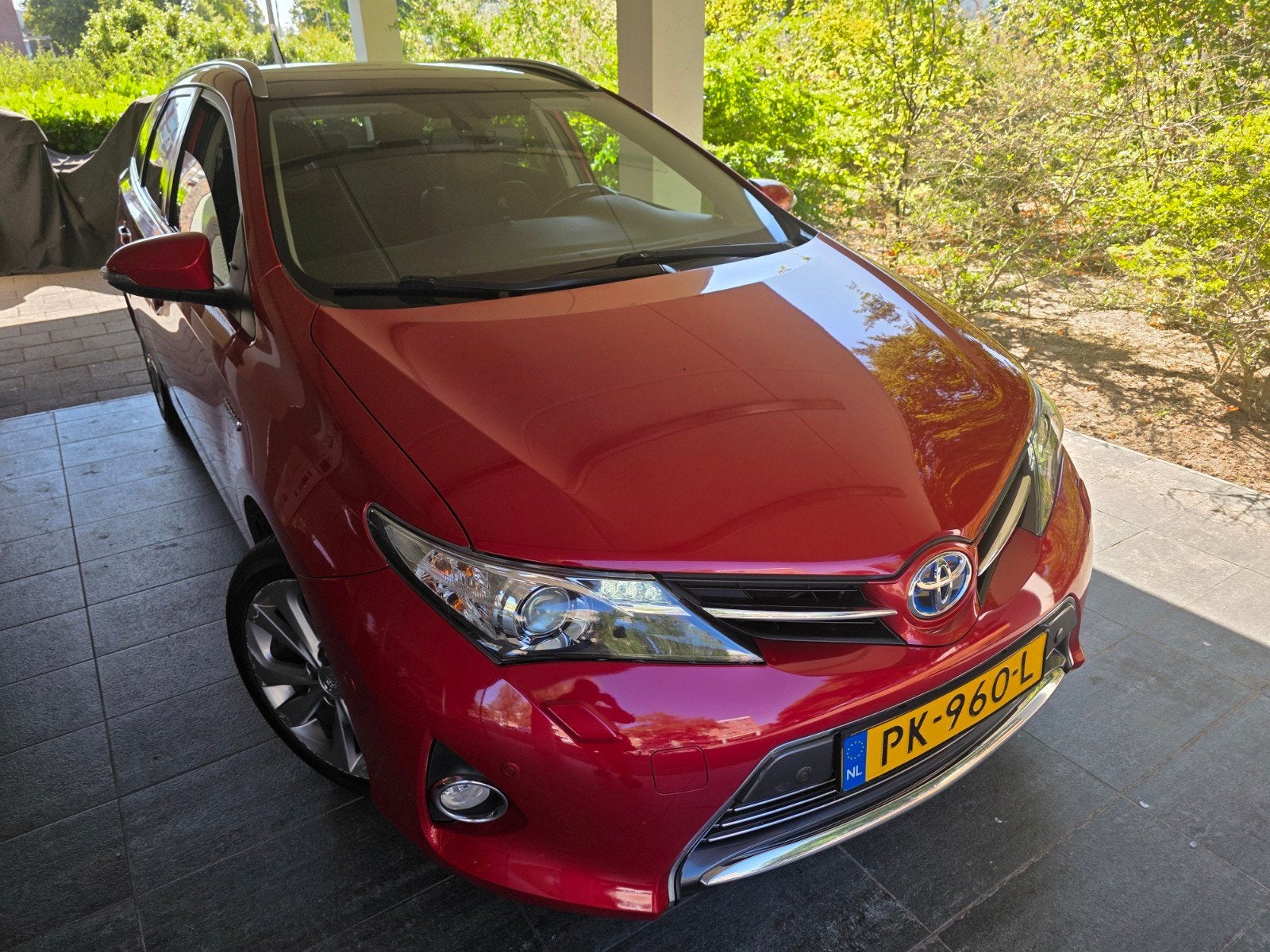 Toyota Auris 1.8 Hybrid Touring Sports CVT 2015 Rood, 345 kg, 25 km/l, Te koop, Volledig hybride