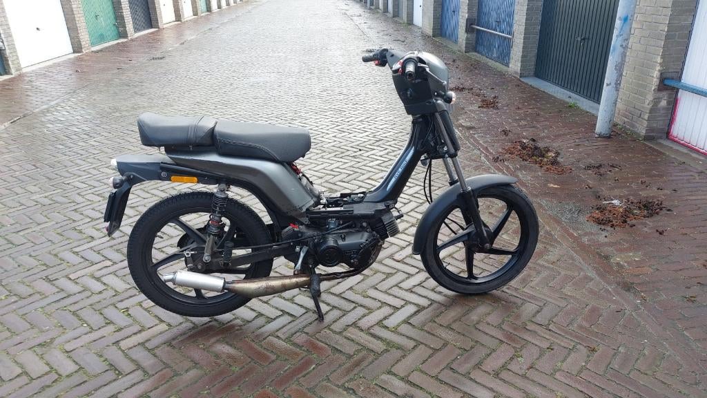 scooter rieju bye bike brommer geel, Ophalen, Rieju, Maximaal 45 km/u, Zo goed als nieuw