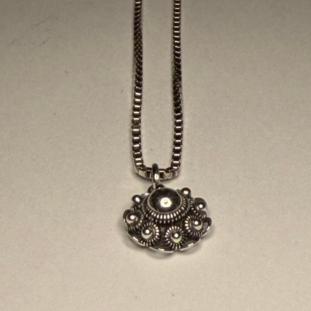 Zilveren venetiaans collier met zeeuwse knoop hanger, Ophalen of Verzenden, Zo goed als nieuw, Zilver