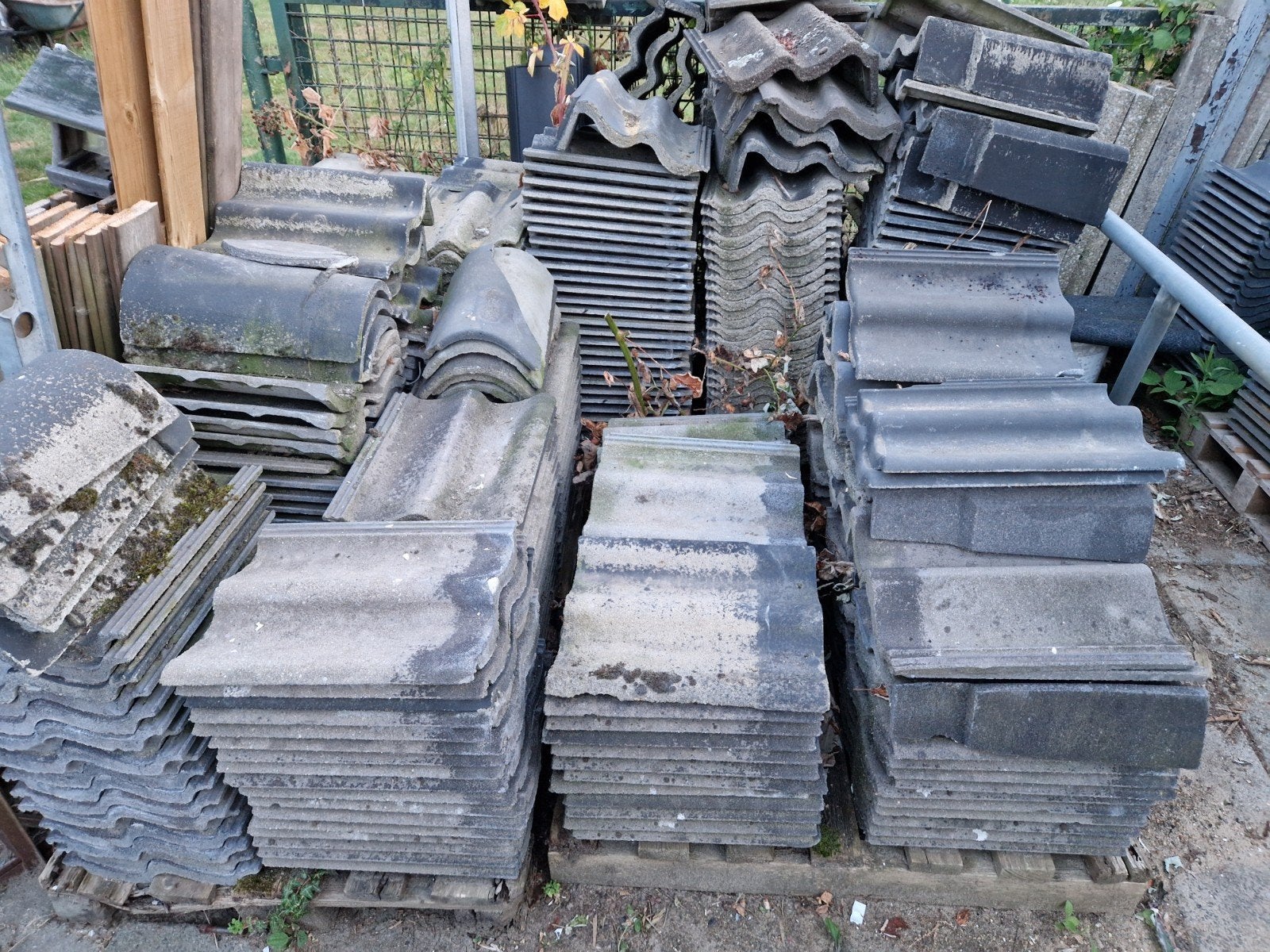 Sneldek betonpannen gratis, Ophalen, Steen of Klei, 15 m² of meer, Dakpannen